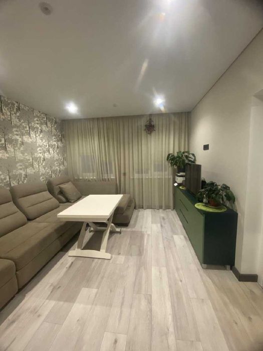 Продаж будинку з СОНЯЧНИМИ панелями та інвертором.