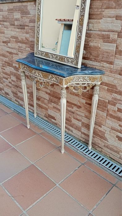 Móvel de entrada com espelho