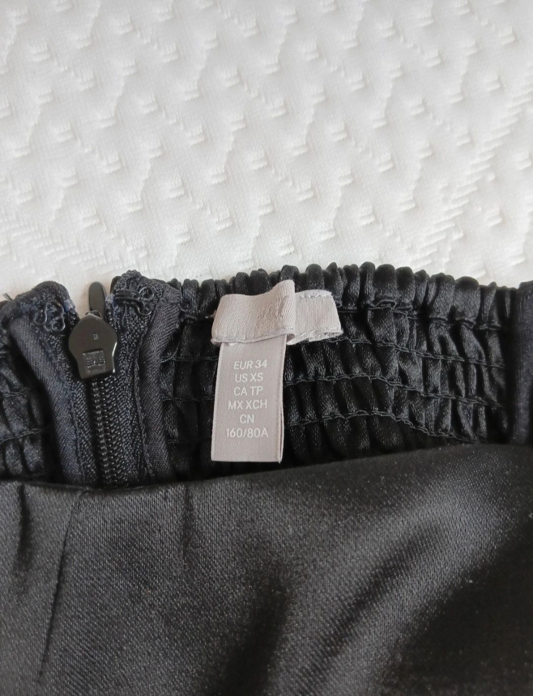 Satynowa krótka czarna sukienka mini bandeau tuba elegancka