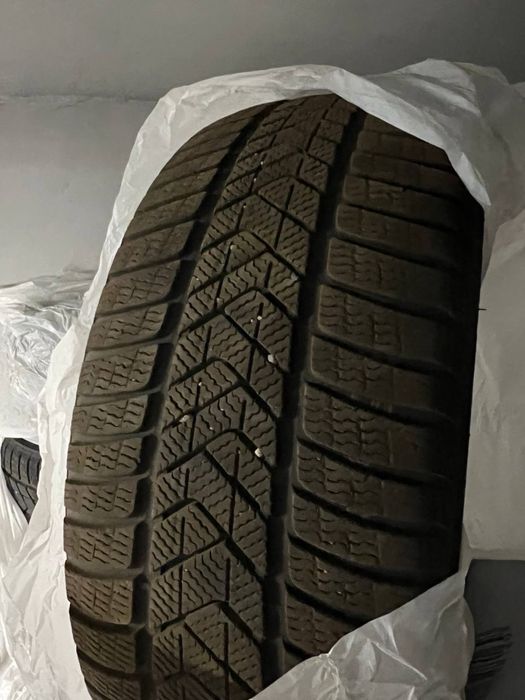 Зимова резина Pirelli 245/40 275/35 R20