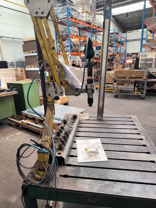 Gwintownica Pneumatyczna CMA + stół