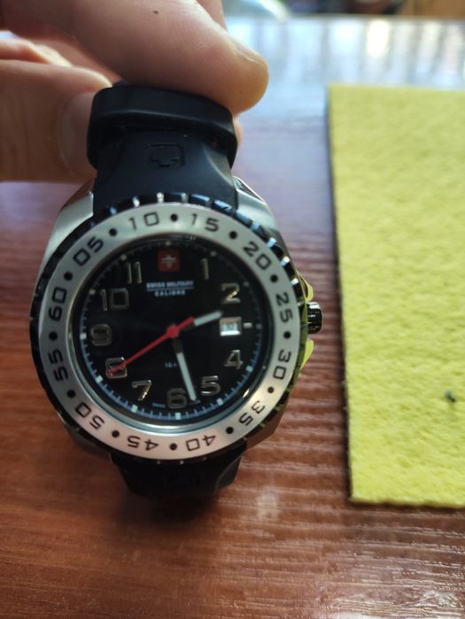 Продам годинник Calibre