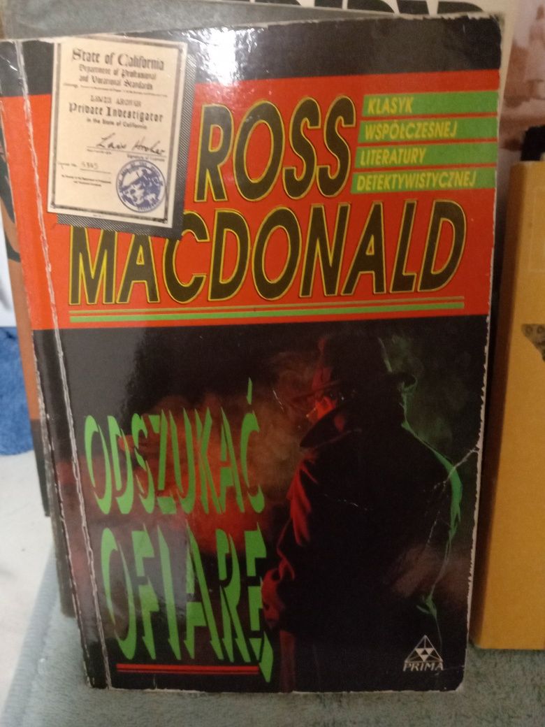 Odszukać ofiarę , Ross MacDonald.