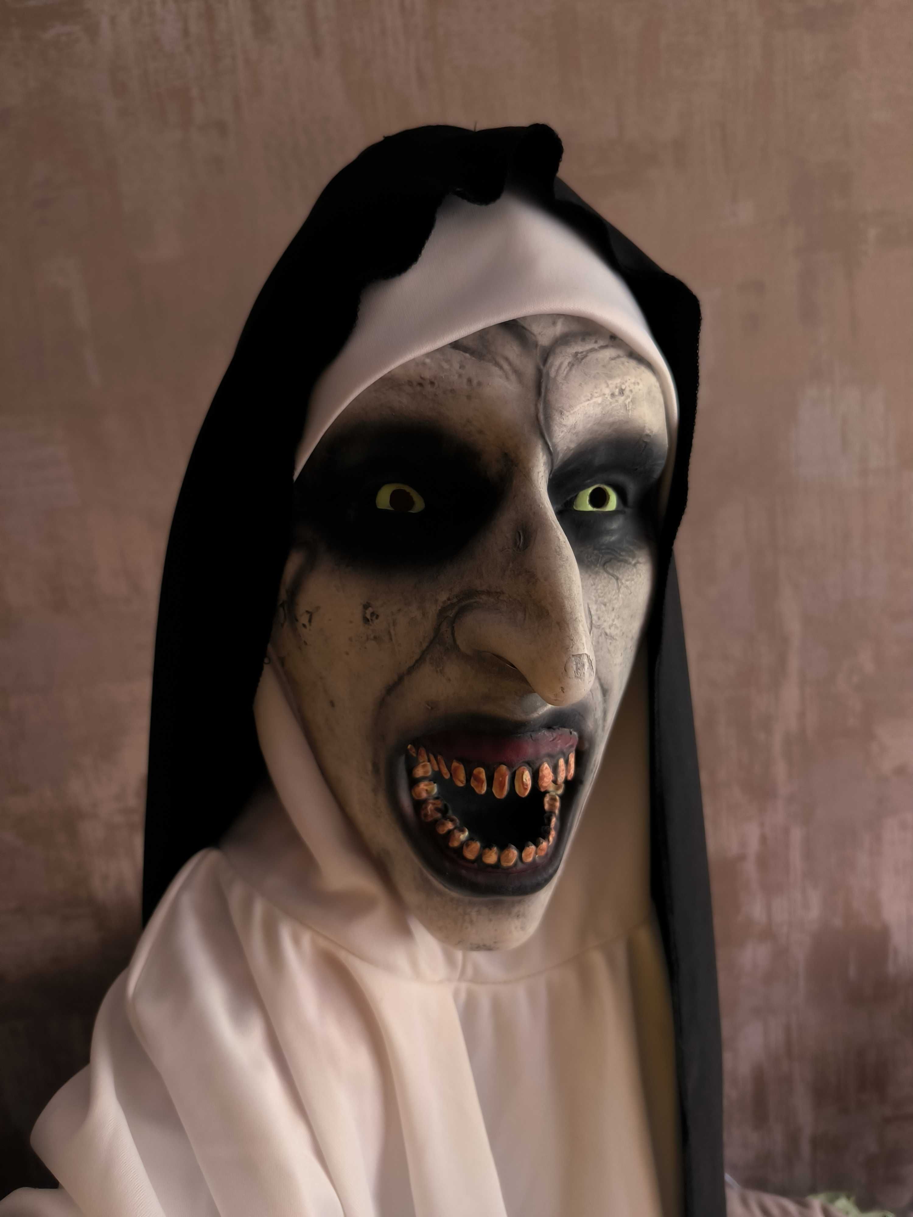 Косплей "монахиня" (The Nun) с маской, мантией, перчатками