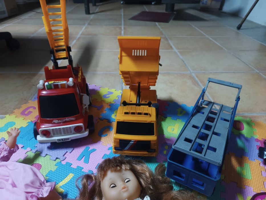 Brinquedos variados