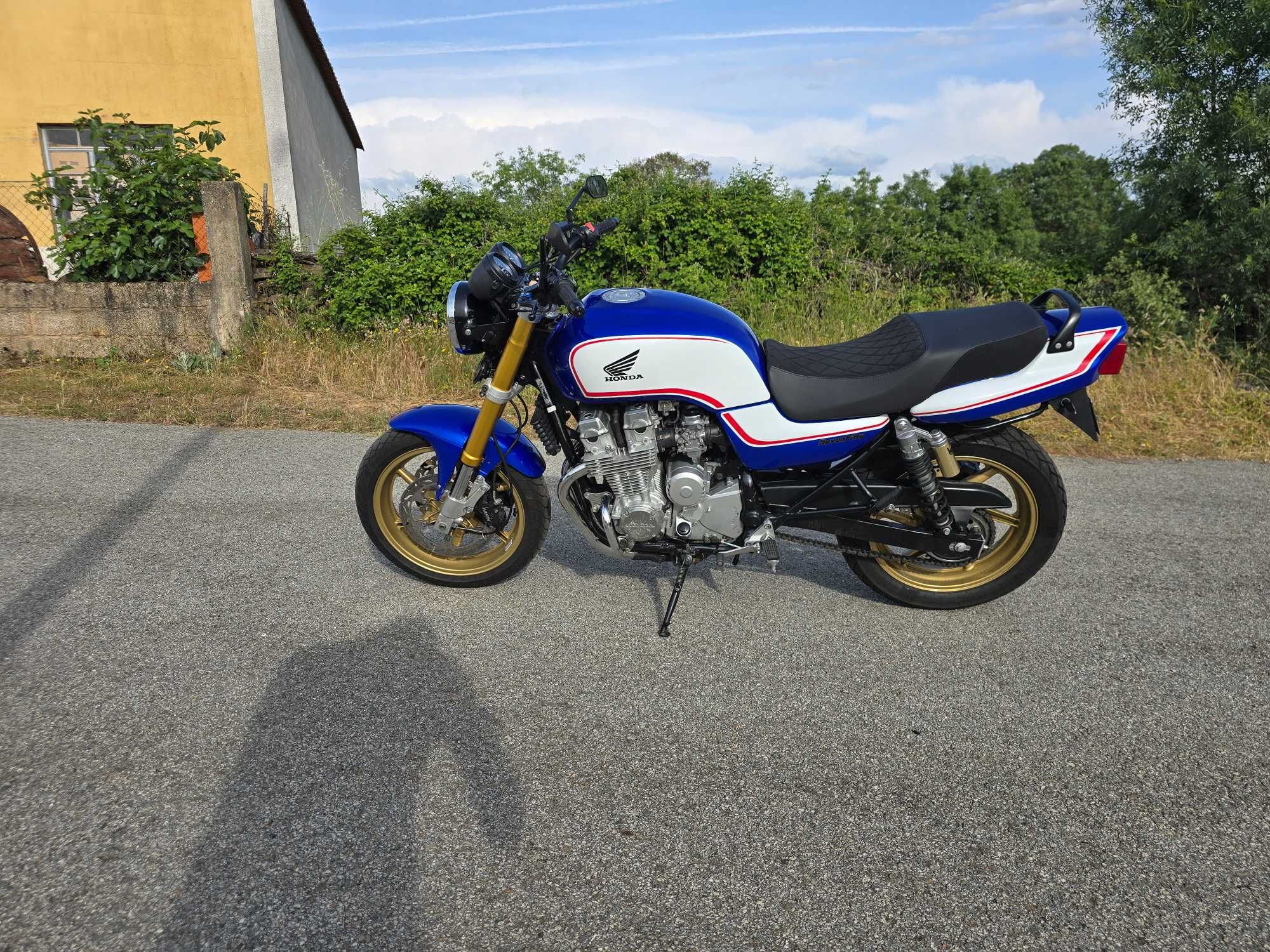 Honda CB 750 com 18.000km