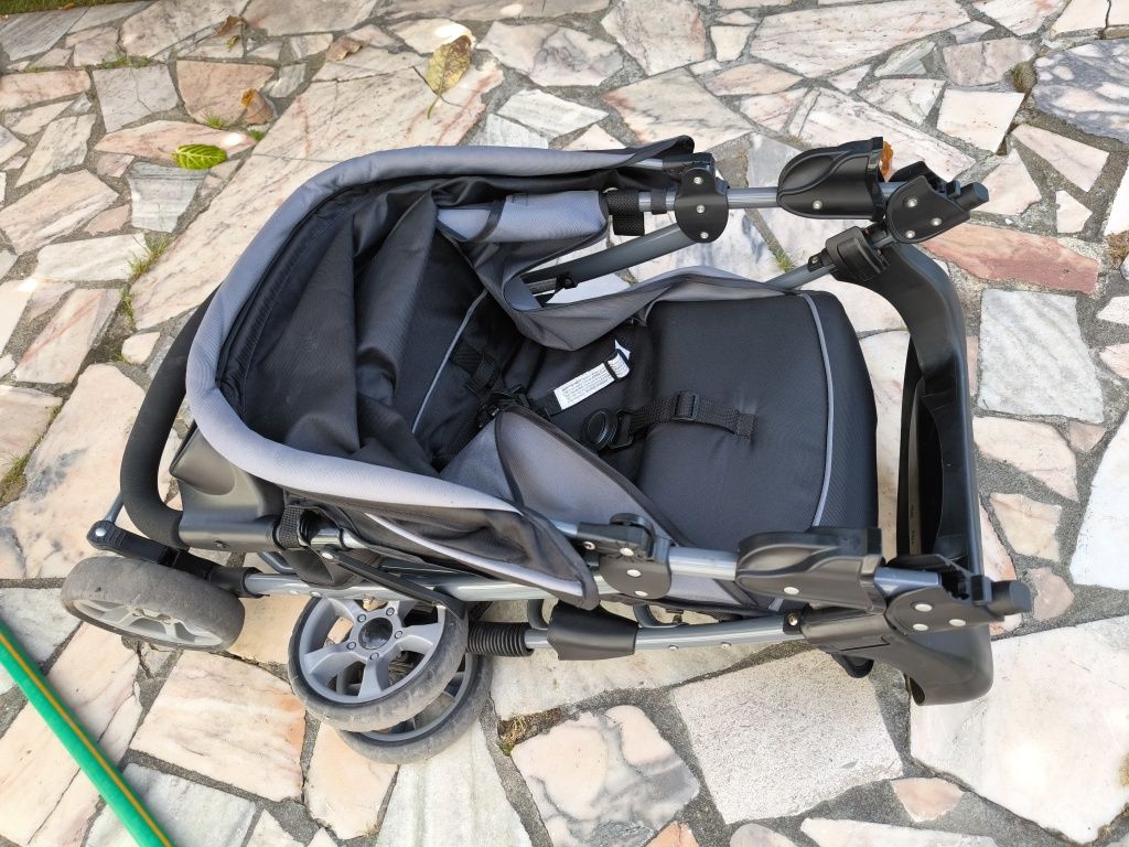 Carrinho de bebe com ovo