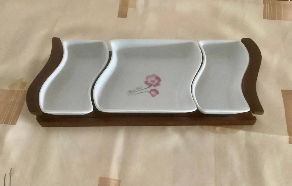 Conjunto de 3 pratos de porcelana