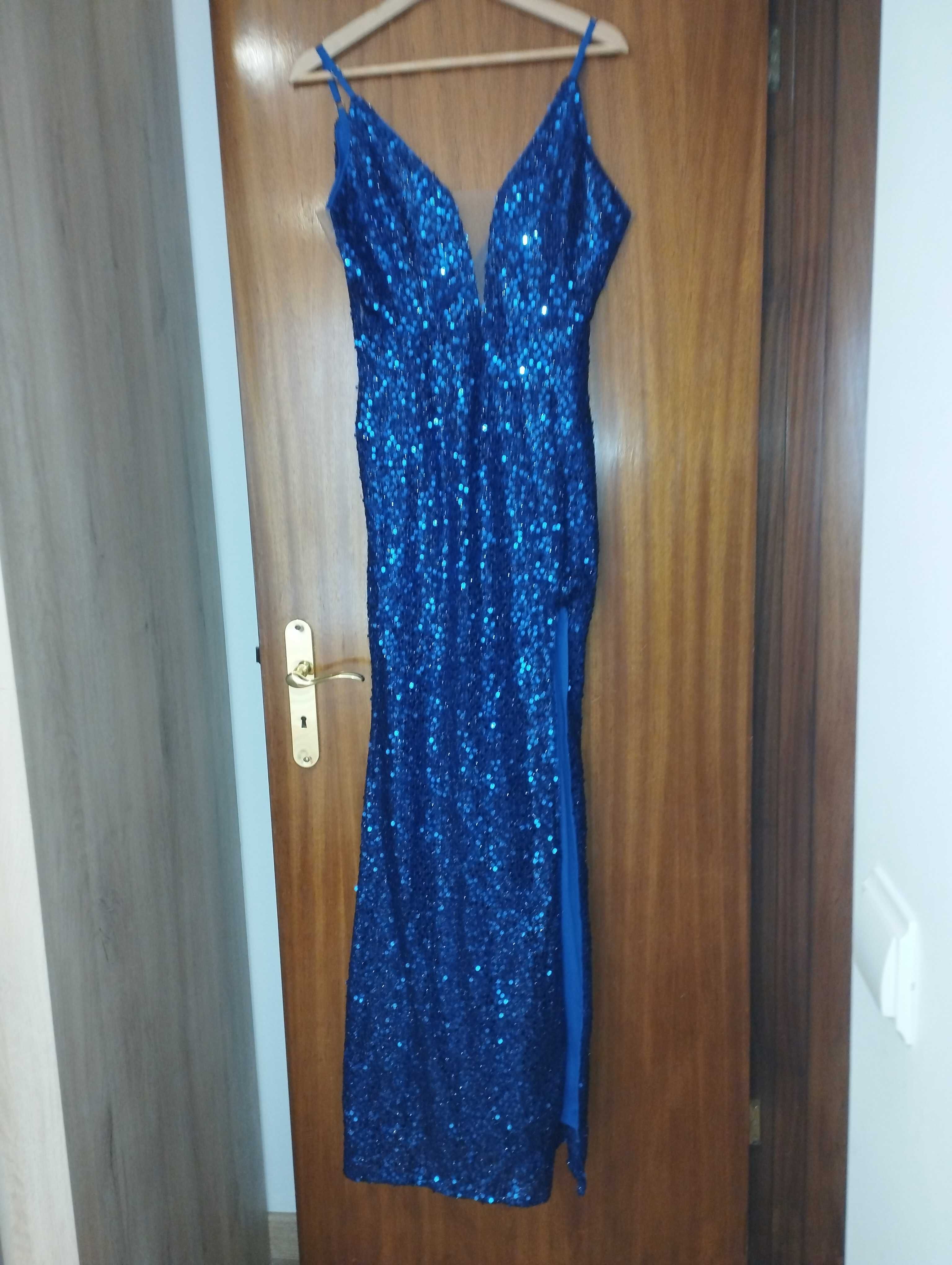 Vendo vestido brilhante em azulão novo tamanho M