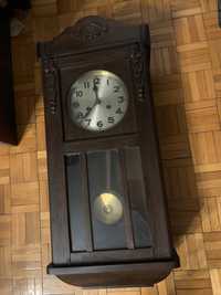 Zegar drewniany z wahadłem