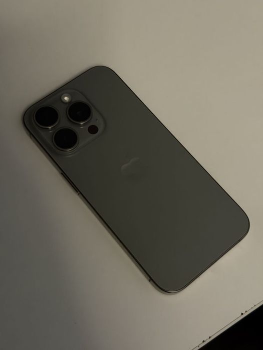 Iphone 15 Pro 92% baterii