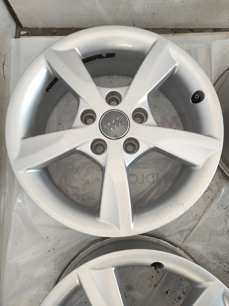 141 Felgi aluminiowe ORYGINAŁ AUDI R 16 5x112 otwór 57,1 Bardzo Ładne