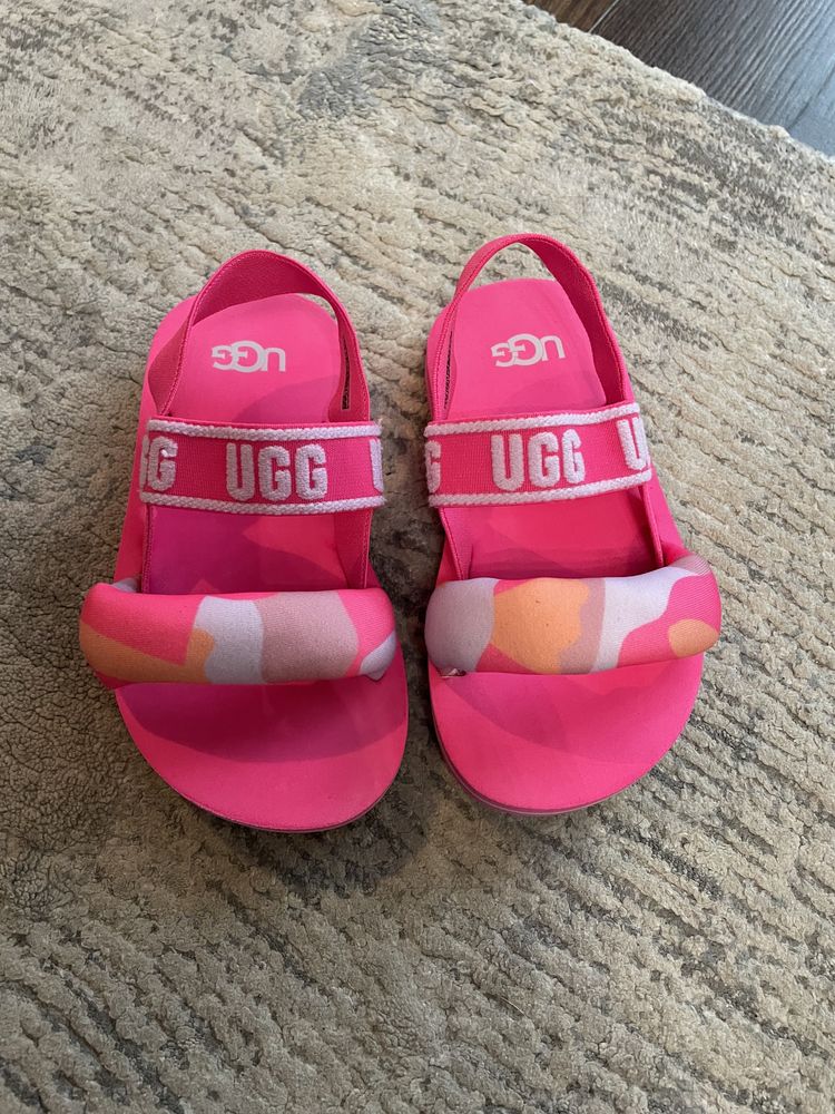 Босоніжки UGG  оригінал устілка 18,5 см