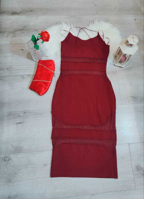 Sukienka Damska Burgundowa Dluga Dopasowana  Glamour Babe (L)