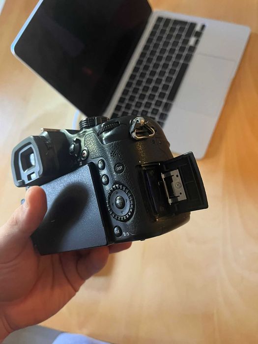 Panasonic Lumix GH3 + 2 Baterias + Cartão SD 32GB
