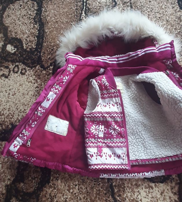 Продам зимовий комбінезон для дівчинки.
