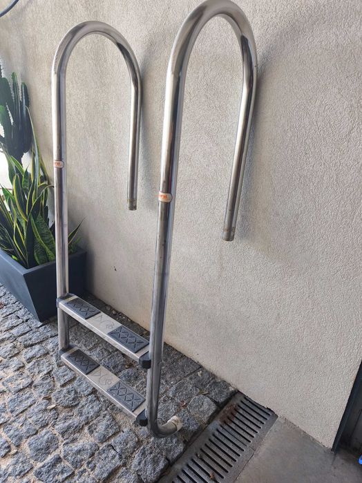Escada inox piscina