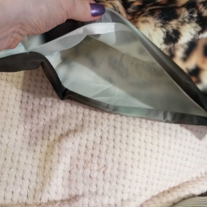 Декоративна наволочка 45 на 45 см. на змійці, нова.