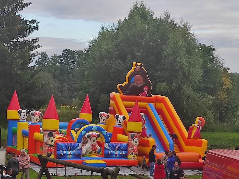 Duży Plac zabaw zjeżdżalnia piekny