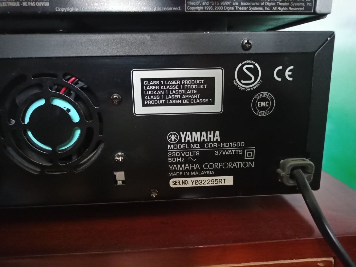 Yamaha CDR-HD1500  обладает начальным уровнем  Aurender ACS10-BLACK