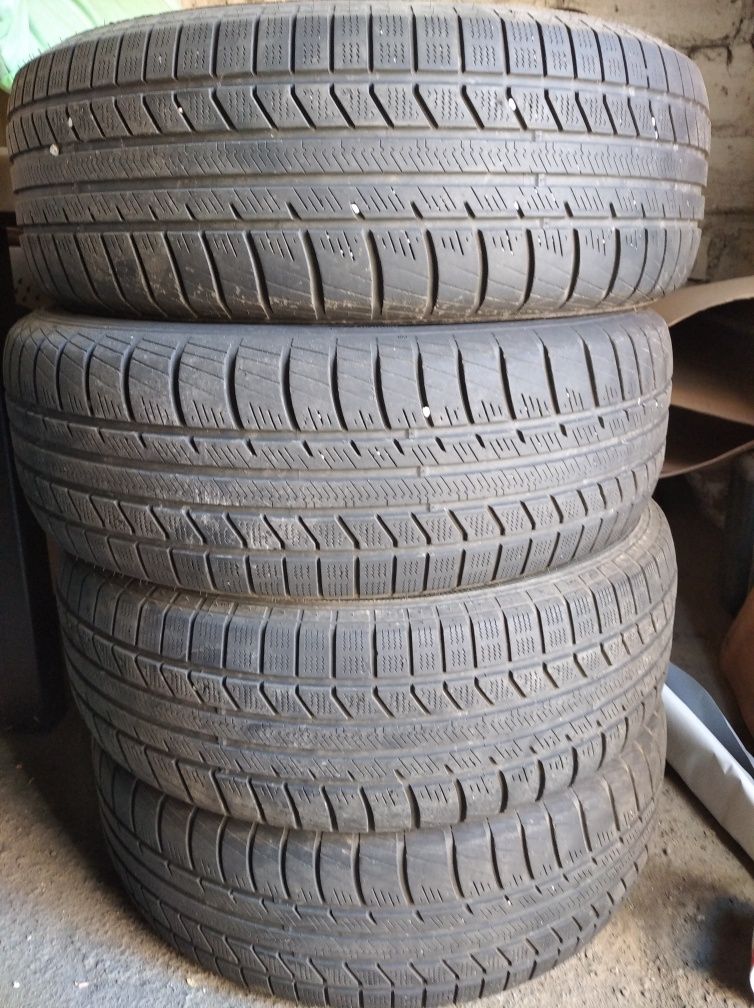 Шины Vredestein Quatrac 3 SUV 235/65 R17 108H XL Holland 4шт.