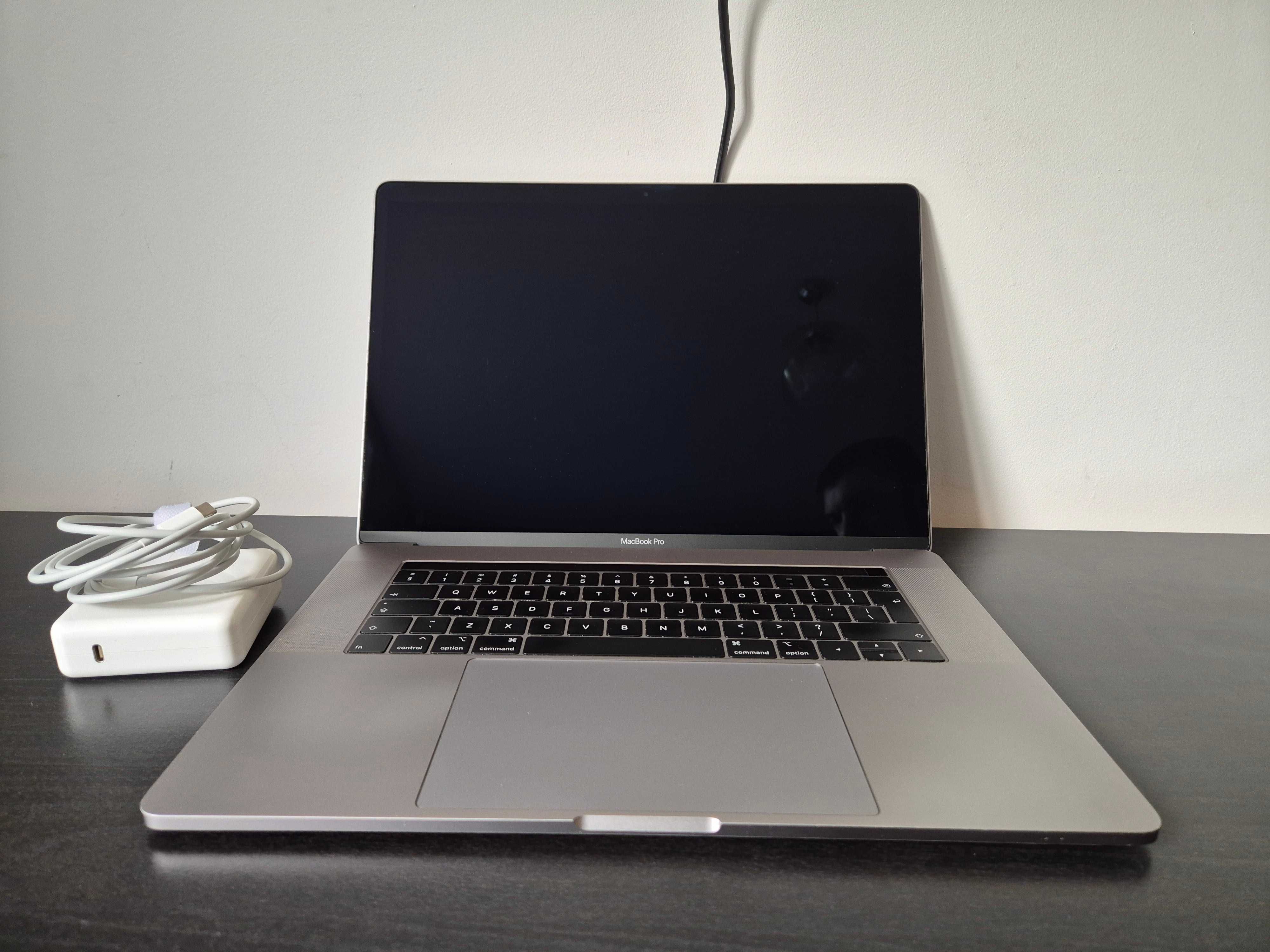 MacBook Pro A1990, Intel Core i7, 512SSD