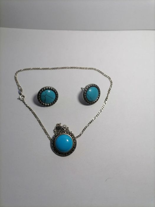 Срібні прикраси  .