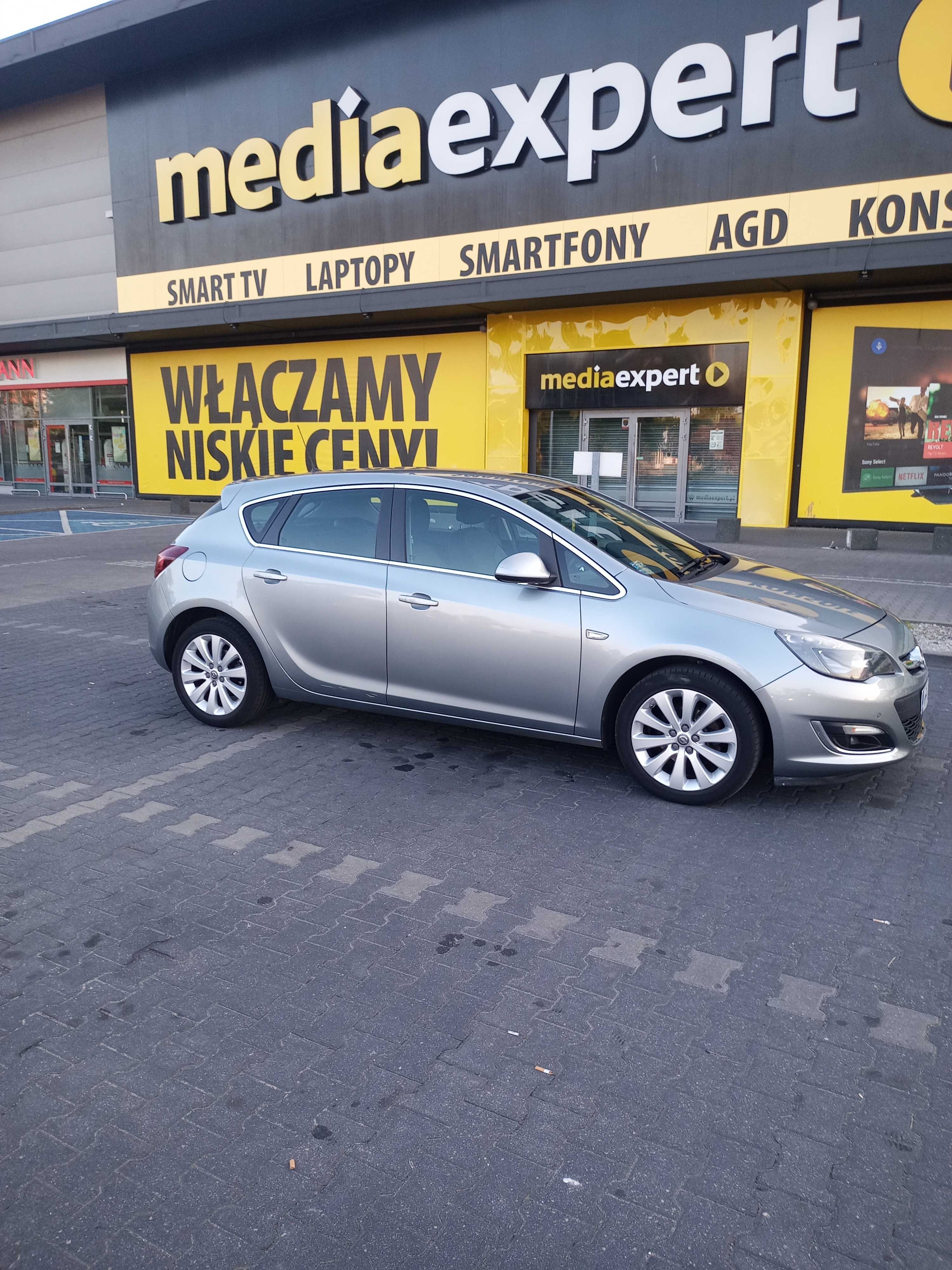 Sprzedam opel astra IV 1.4 T Cosmo