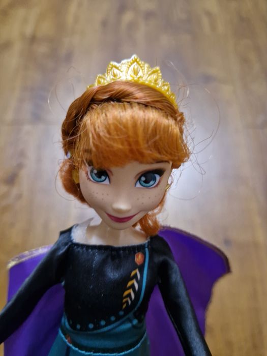 Співаюча лялька Холодне серц Анна від Hasbro