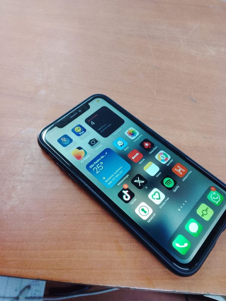 Iphone 11 como novo troco ou vendo