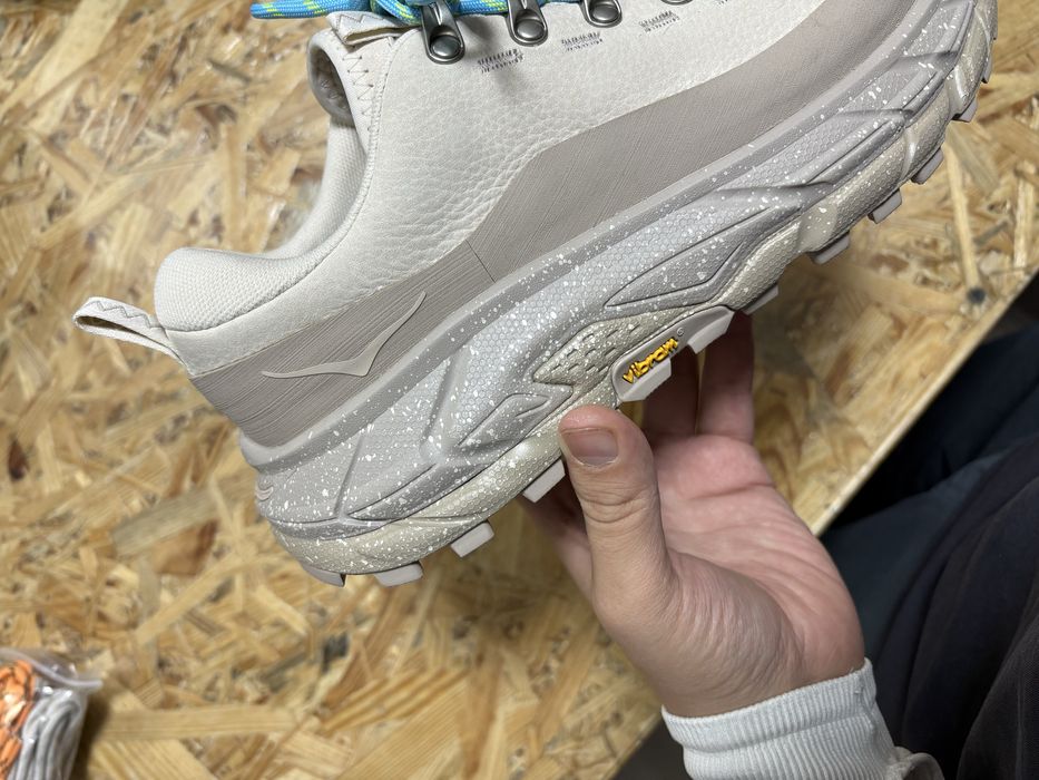 Жіночі трекінгові кросівки для міста Hoka Tor Summit 2 розмір 40