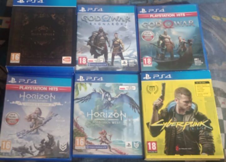 PlayStation 4 z 8 grami