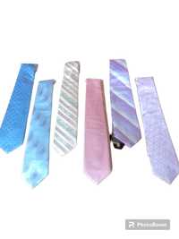 Eleganckie nowe krawaty