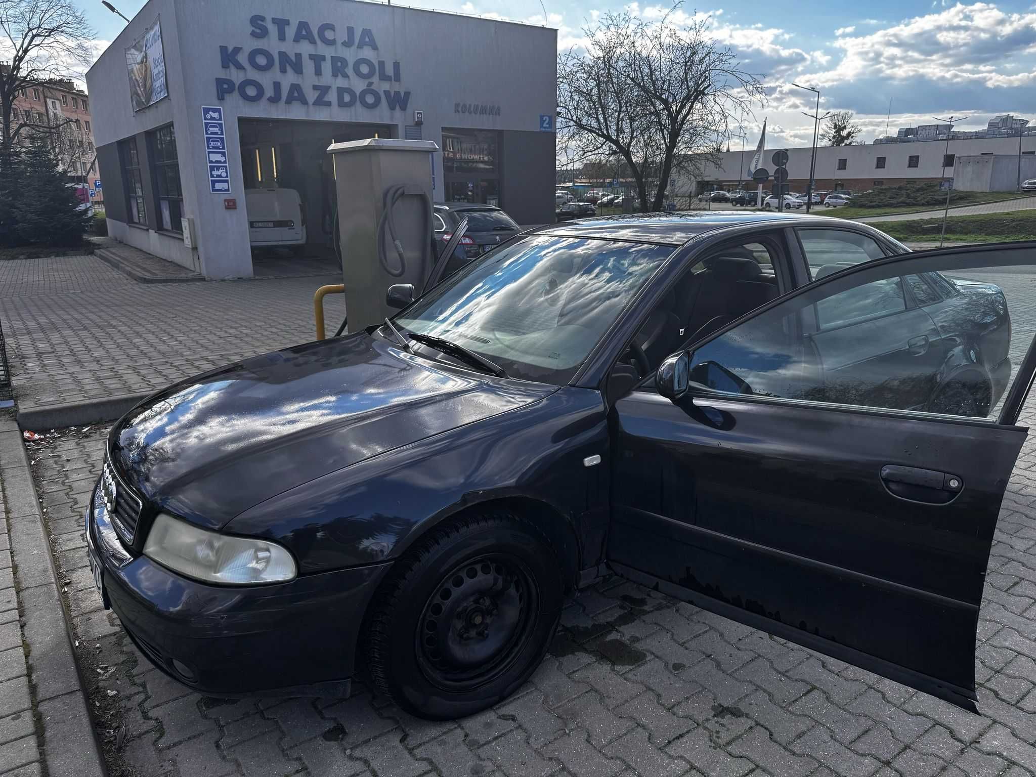 Audi A4 B5 1.6 Benzyna 101 KM • 2000r • Sprawne • Do drobnej naprawy