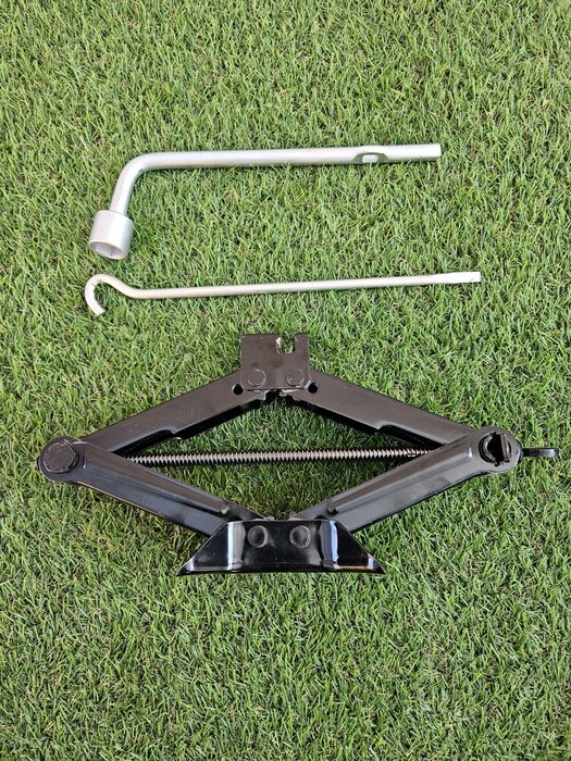 Оригінальний домкрат балоний ключ Mazda 2 2007-2025