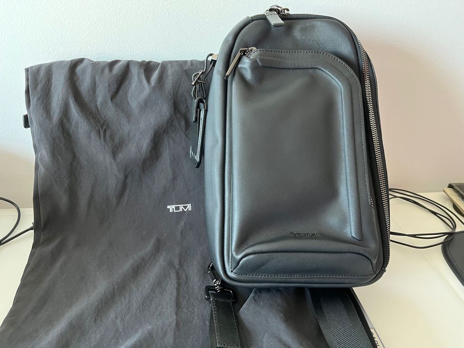 Bolsa de Peito Sling Gregory Preta Tumi