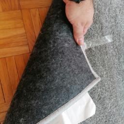 Mały dywanik szary