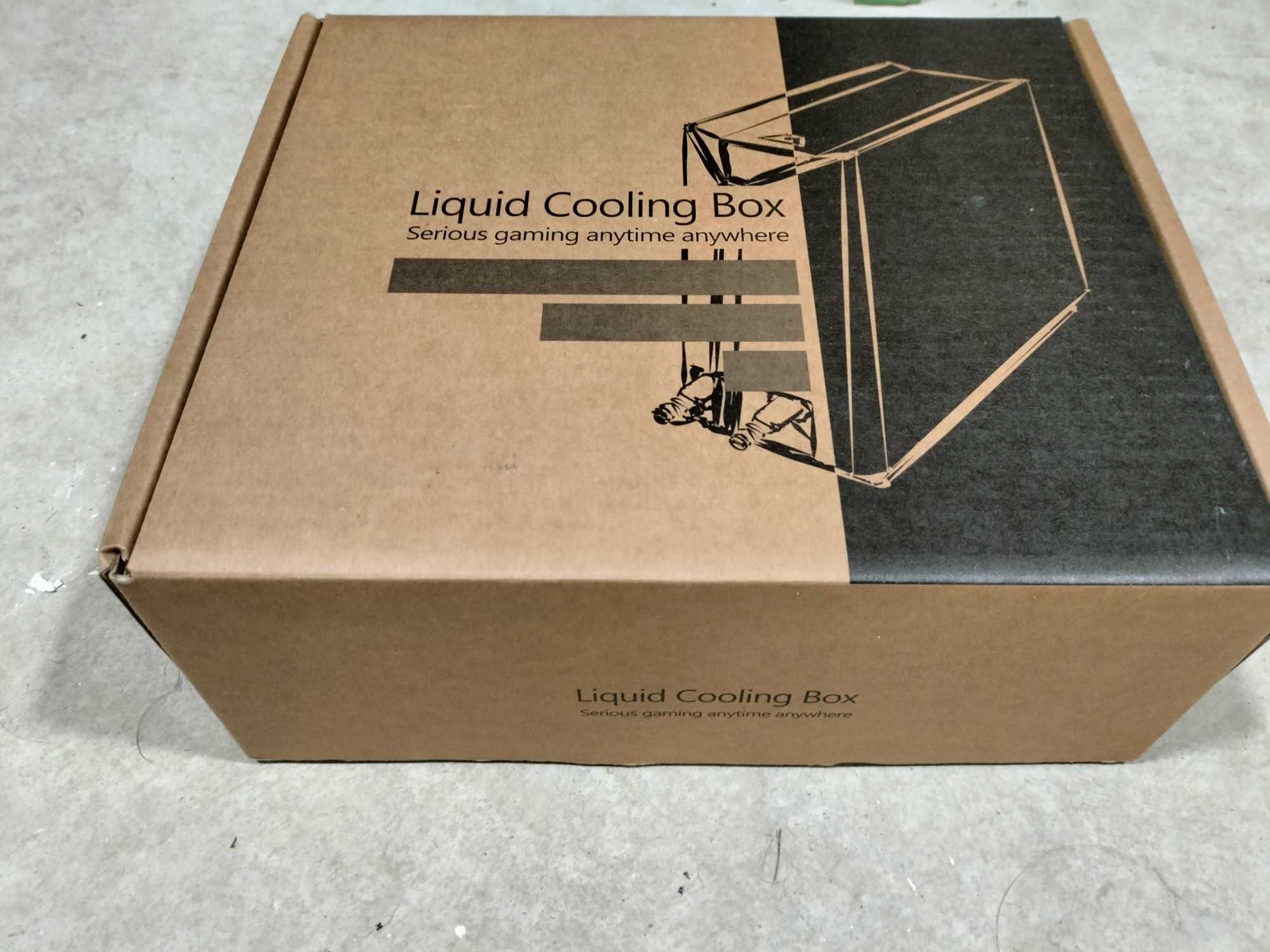 Liquid cooling box LCT21001 Tuxedo