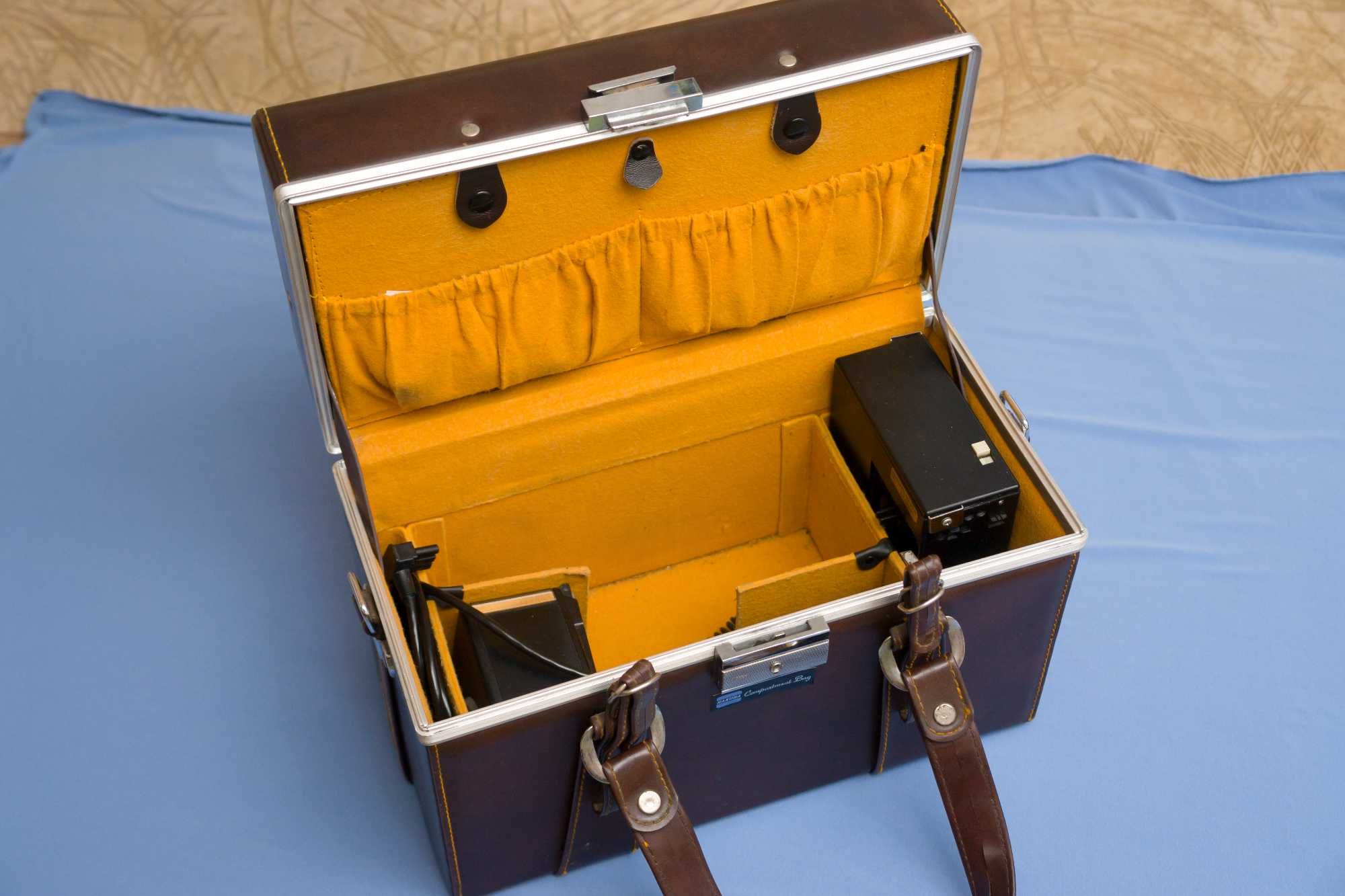 Вспышка Metz 60 CT-1 + сумка кофр Hakuba Compartment Bag (япония)