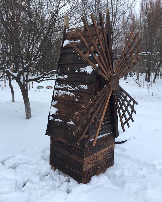 Мельница из дерева