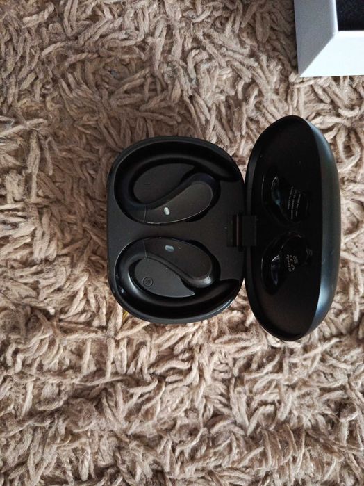 Douszne słuchawki bezprzewodowe RS7