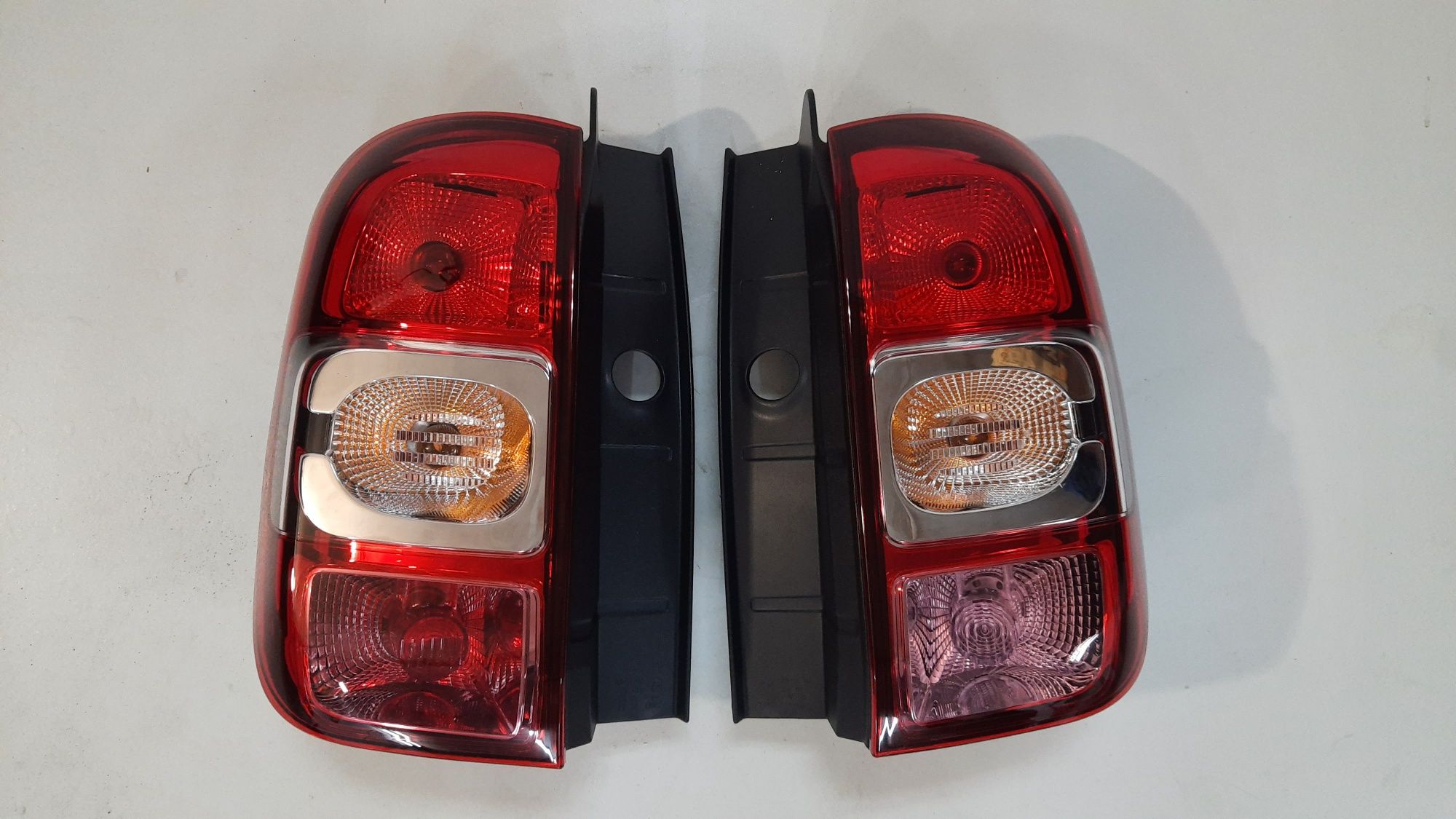Фонарь Renault Рено Megane Laguna Scenic Duster
