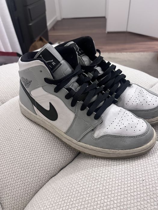 Jordan 1 Mid Light Smoke Grey