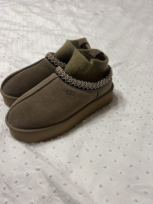 Угги зимові на овчині ,дуже гарноі якості ,натуральний замш ,38 розмір