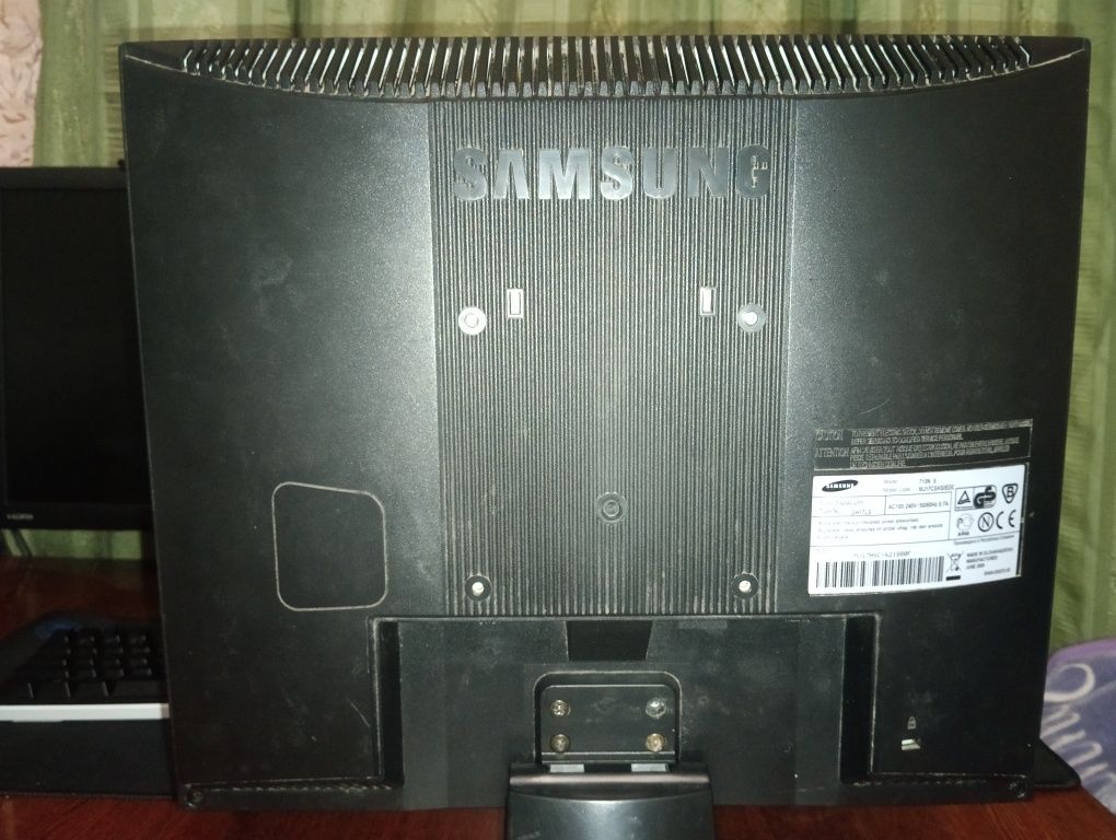 Монитор 17 дюймов Samsung SyncMaster713N