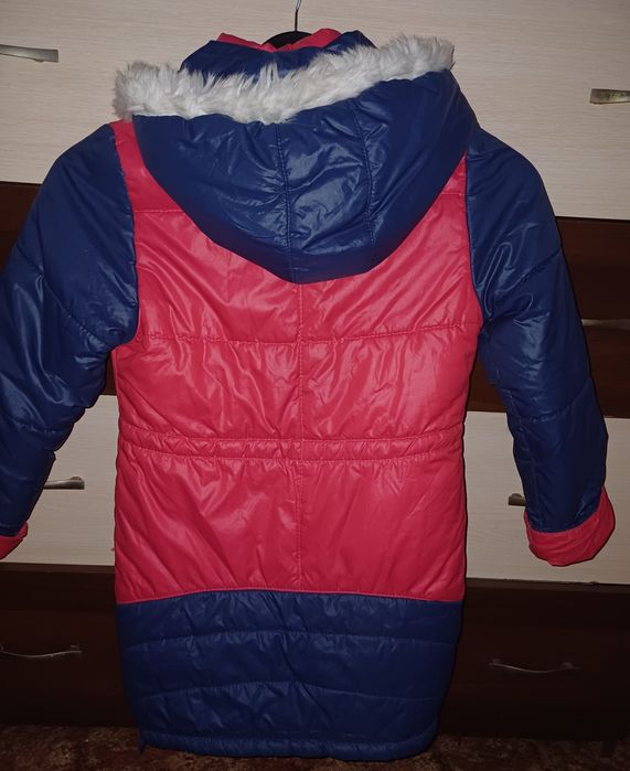 Зимова куртка на дівчинку