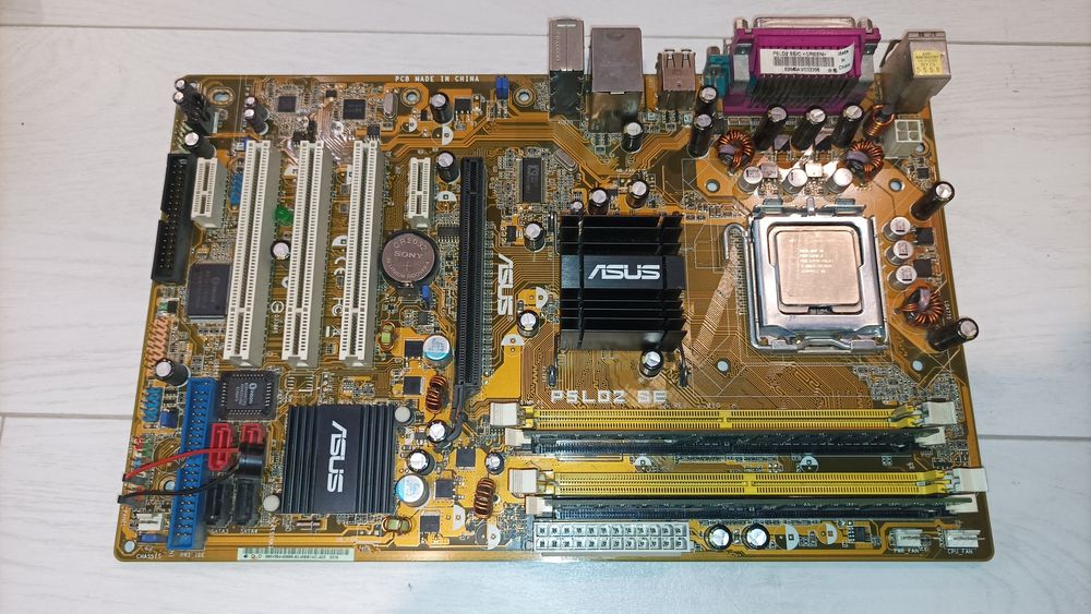 Сборка.Материнська плата ASUS P5LD2-SE
Материнська плата ASUS P5LD2-SE
