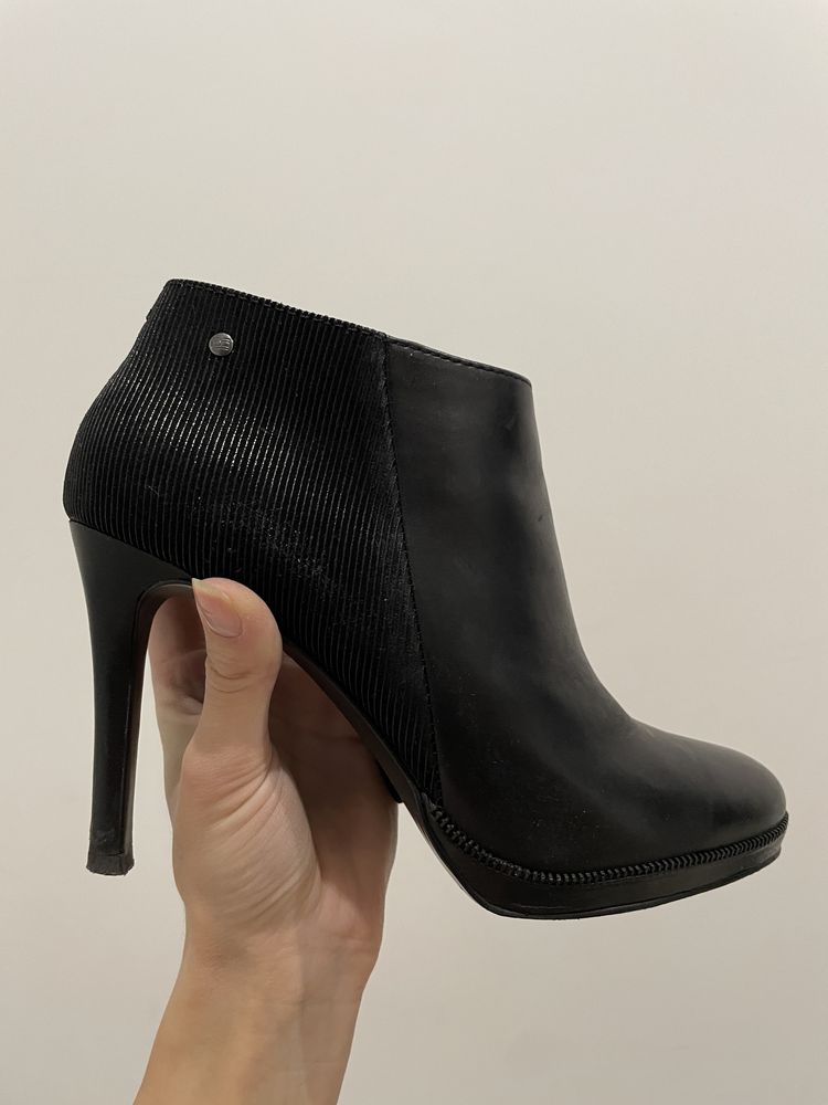 Botki skorzane buty na szpilce Tommy Hilfiger r.39 czarne stan idealny