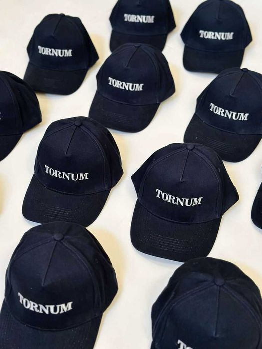 Вишивка на кепках і одязі. Оплата з ПДВ та без.