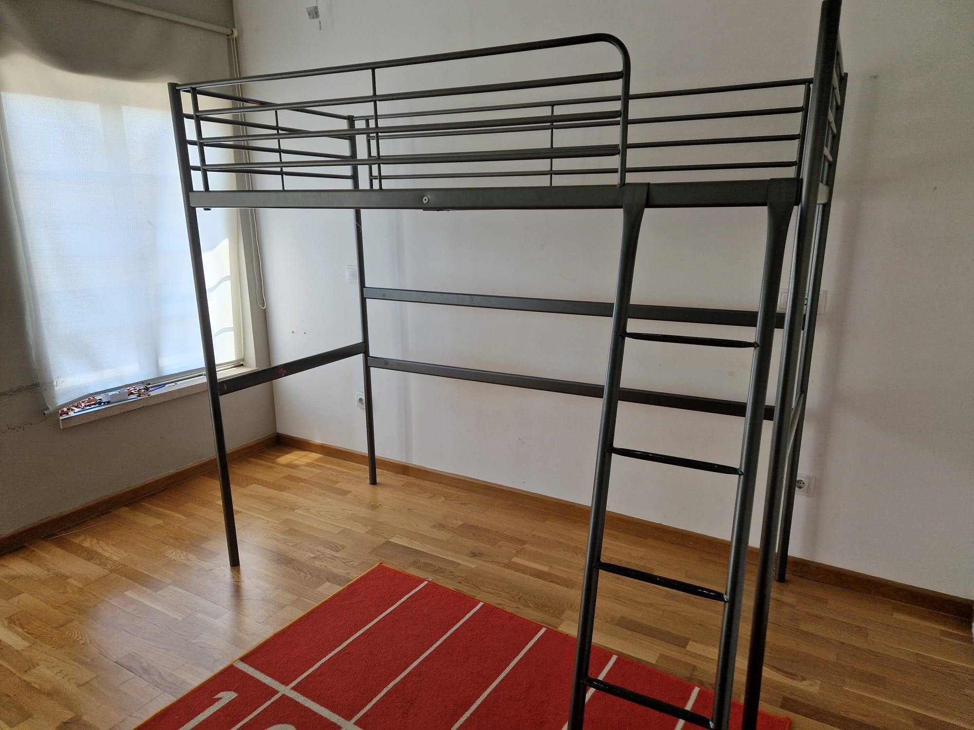 Cama IKEA Svarta